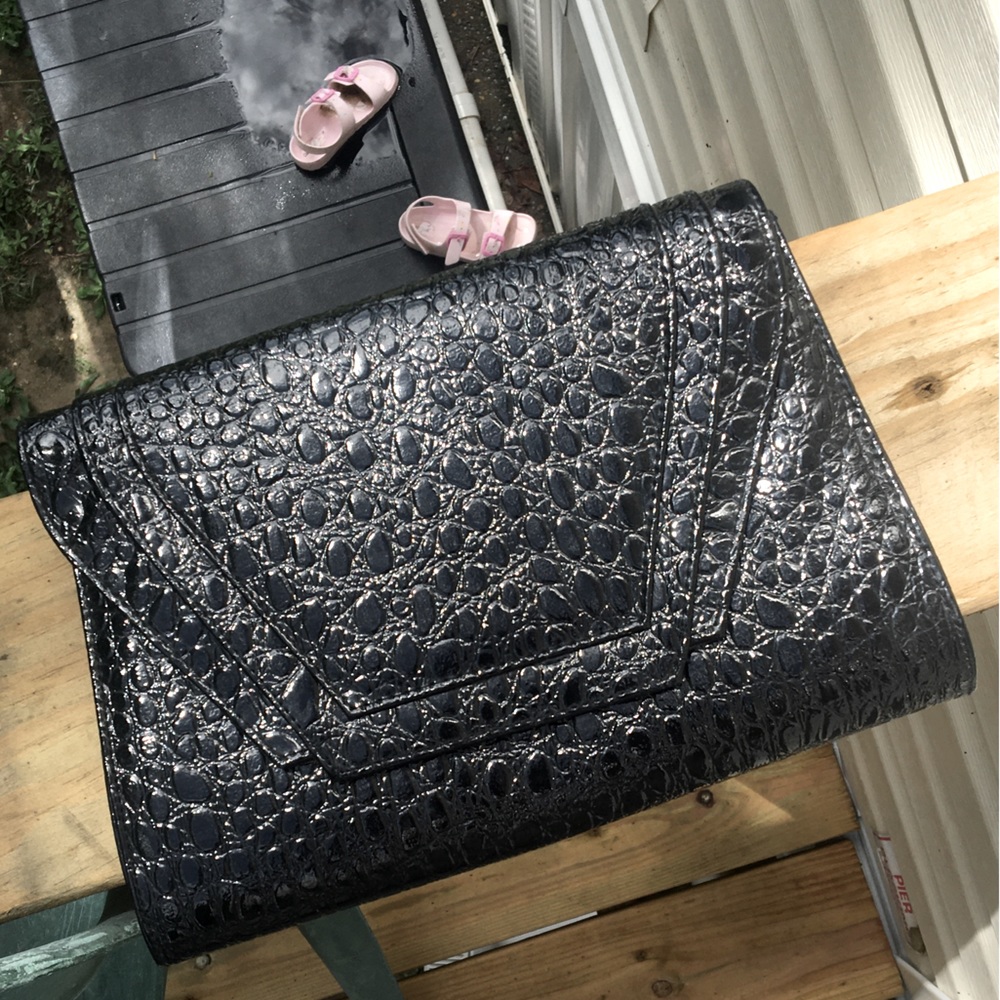 ‼️SOLD‼️ Black bubbled faux leather clutch